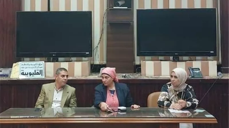 مدير تعليم القليوبية تناقش عدد من الموضوعات الهامة مع مديري الإدارات