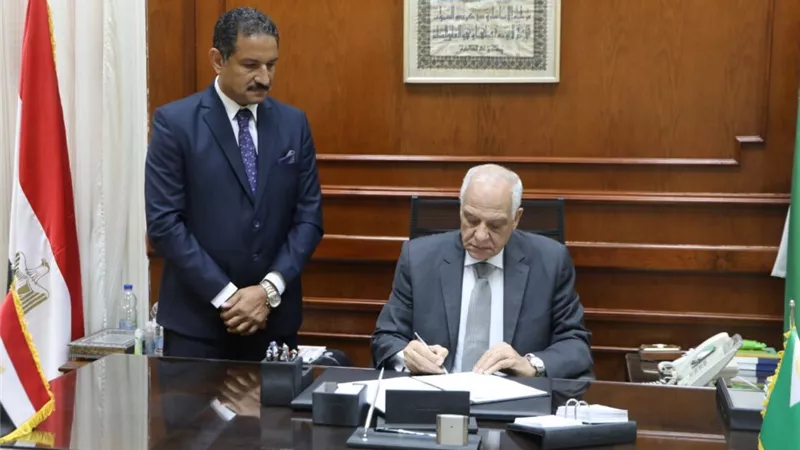 محافظ الجيزة يعتمد حركة تنقلات لمديري ووكلاء الإدارات التعليمية