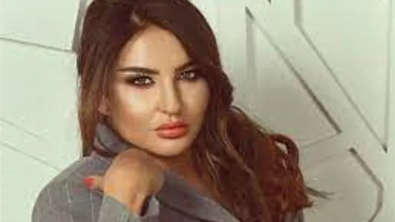 شذى تشارك جمهورها بصور من امام الكعبة