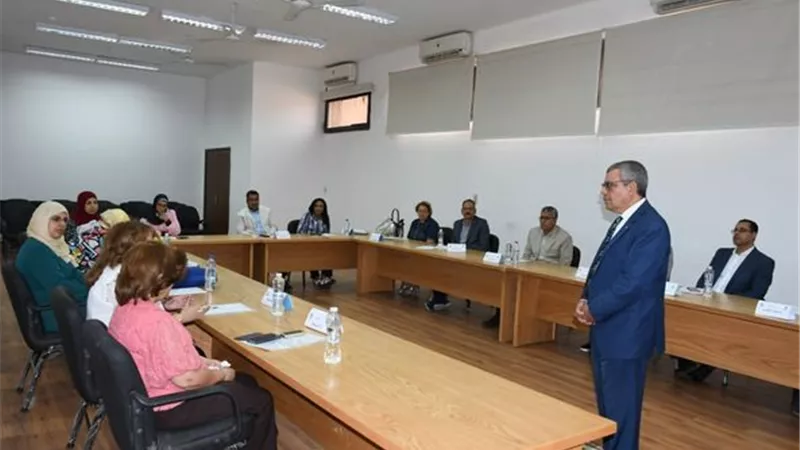 افتتاح البرنامج التدريبي المؤهل لشغل الوظائف القيادية بجامعة القناة