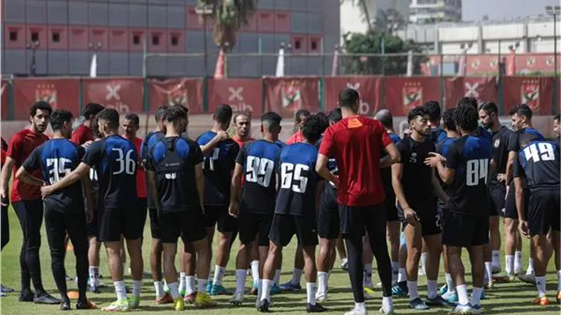 كولر يحاضر لاعبي الأهلي قبل انطلاق التدريبات