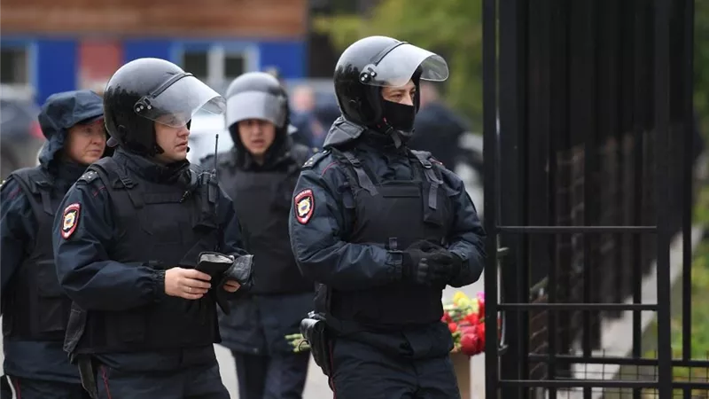 مقتل 6 أشخاص وإصابة 20 في حادث إطلاق نار بمدرسة في روسيا