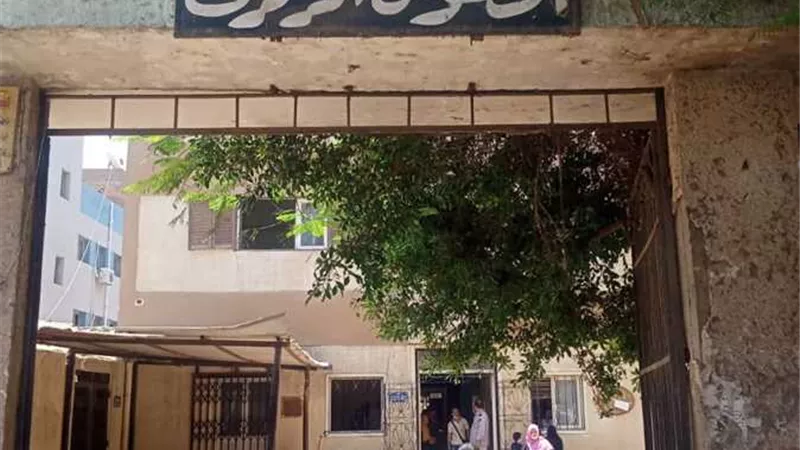 بسب الخلاف على ثمن الحلاقة.. حبس شقيقين 15 يوماً لشروعهم فى قتل قهوجى