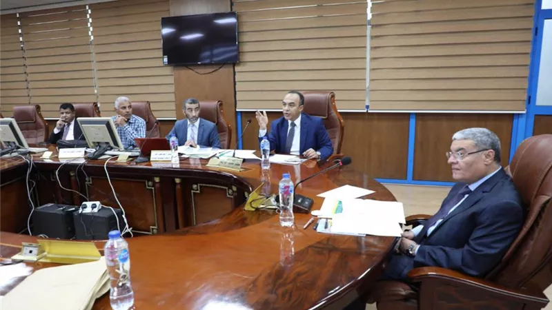 محافظ المنيا يرأَس أعمال اللجنة التنفيذية لدراسة المشروعات الخضراء