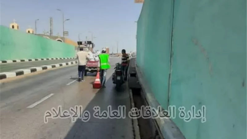 صيانة بالوعات صرف الأمطار في الإسماعيلية استعدادًا للشتاء