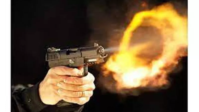 ولا في الأحلام.. الابن العاق انهى حياة والدته بطلقة نارية و فر هاربا