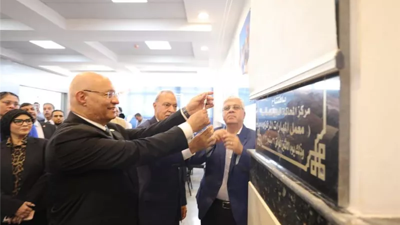 وزير التعليم العالي يفتتح عدداً من المشروعات الخدمية بجامعة بنها
