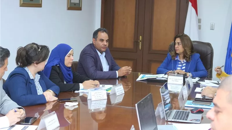 محافظ دمياط تترأس إجتماع لجنة المشروعات الخضراء الذكية..صور