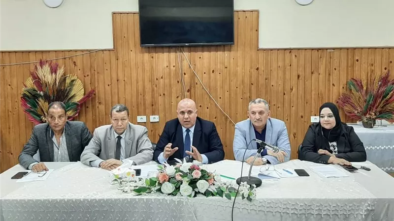 مدير تعليم دمياط يوجه بتوفير وقت كاف لممارسة الأنشطة بالمدارس