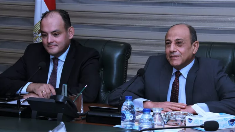 الفريق محمد عباس : حريصون على إتاحة كافة خدمات الشحن الجوي