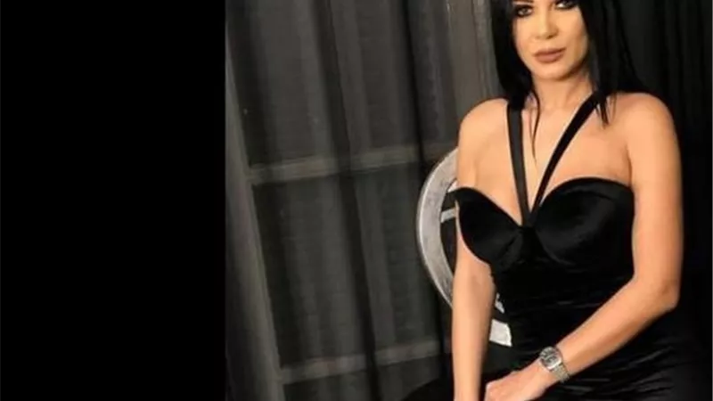 بالأسود .. إطلالة رقيقة لـ منى ممدوح فى أحدث ظهور