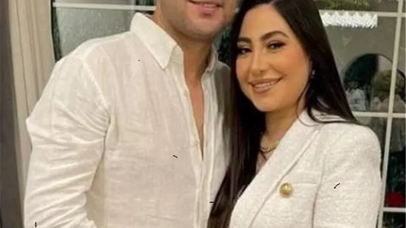 الزوجة الاولى بملابس الإحرام مع زوجها هشام ربيع صور فيديو