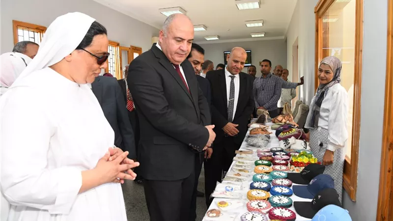 محافظ قنا يشهد الاحتفال باليوم العالمي للسياحة بمعبد دندرة