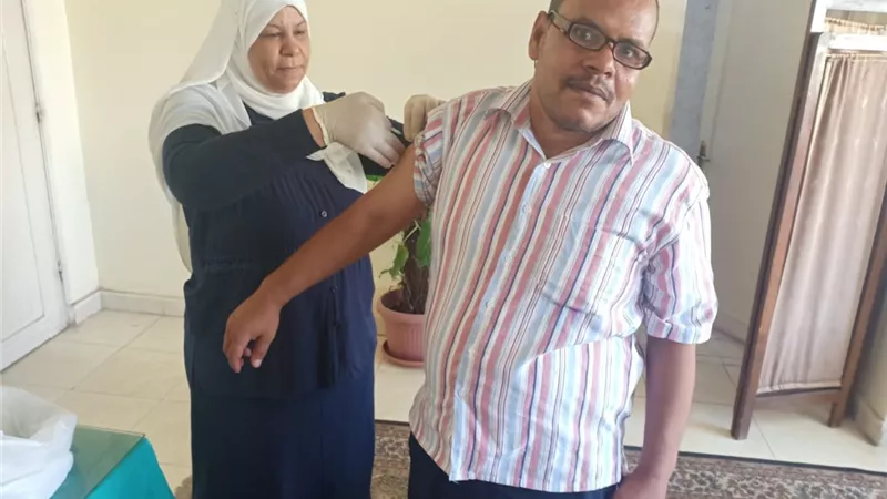 القوى العاملة: تطعيم العاملين ضد فيروس الكبد 