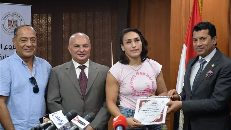 وزير الرياضة يُكرم سمر حمزه ويحيي قنديل ومحمد طارق الرشيدي