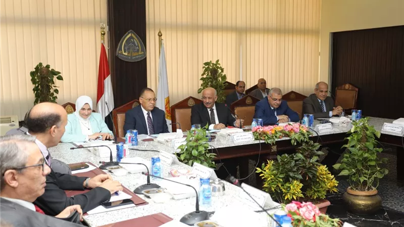 مجلس جامعة الزقازيق يقرر صرف 1000 جنيه بمناسبة المولد النبوى
