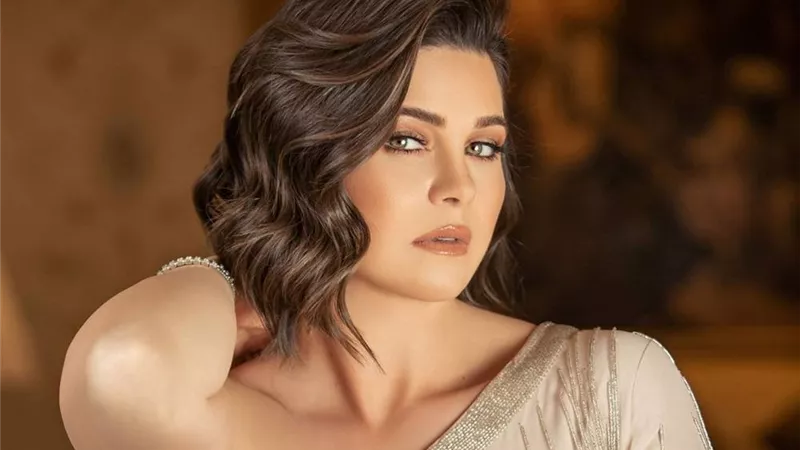 يسرا اللوزي تدشن حملة خيرية لتوفير مستلزمات الدراسة للطلاب