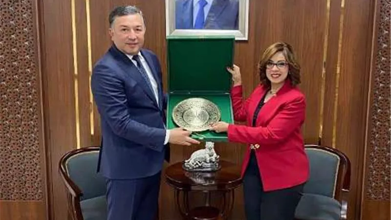 السفيرة المصرية فى طشقند تلتقى مع وزير الصحة الأوزبكى