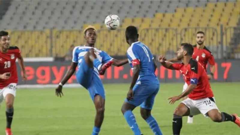 منتخب مصر يُنهى الشوط الأول بهدف فى شباك ليبيريا.. شاهد