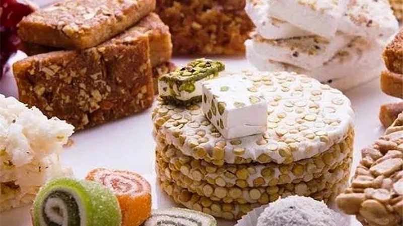 توزيع حلوى المولد على الفقراء من الزكاة..هل يجوز؟