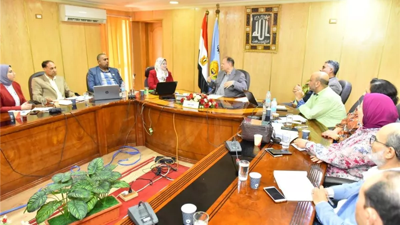 محافظ أسيوط يشهد تقييم المشروعات الخضراء الذكية