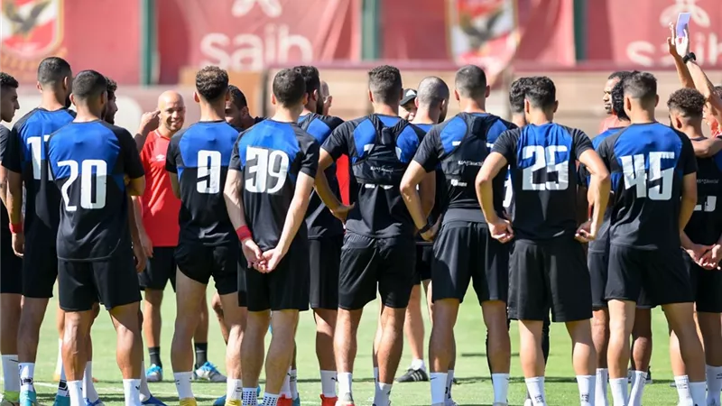 كولر يحاضر لاعبي الأهلي قبل انطلاق مران الأربعاء