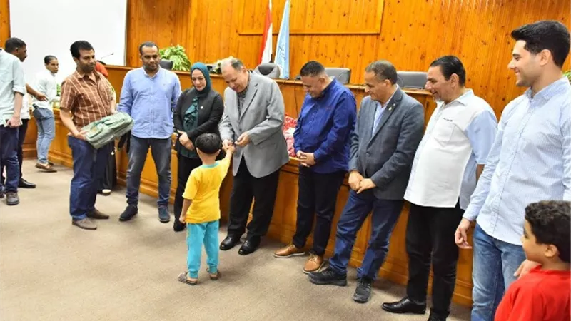سعد يشهد احتفالية حزب حماة الوطن لتوزيع الحقائب المدرسية على الأيتام