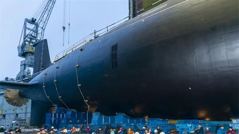 الأسطول الروسي يستلم الغواصة الصاروخية النووية الأولى من مشروع 885M