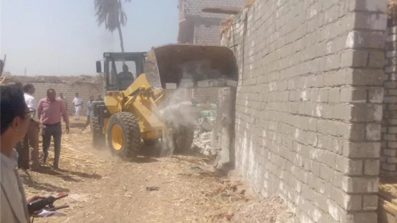 محافظ المنيا: ازلنا 527 حالة تعد على اراضى الدولة فى 18 يوما