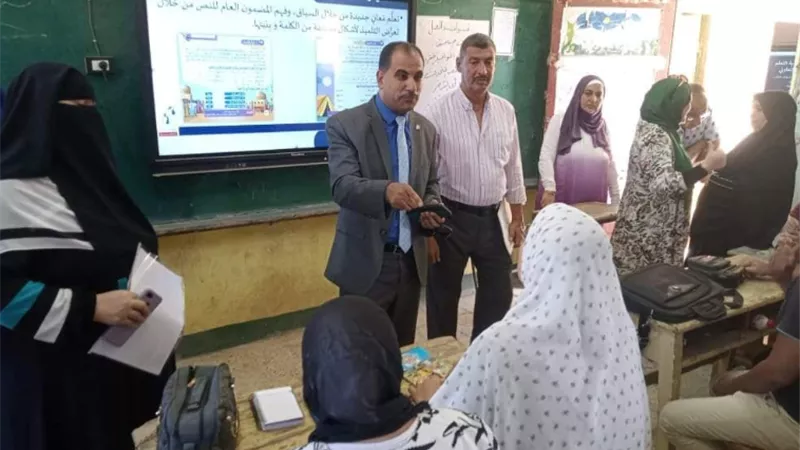 مدير تعليم الخانكة يتابع تدريبات المعلمين ويطالب بتصنيف الطلاب