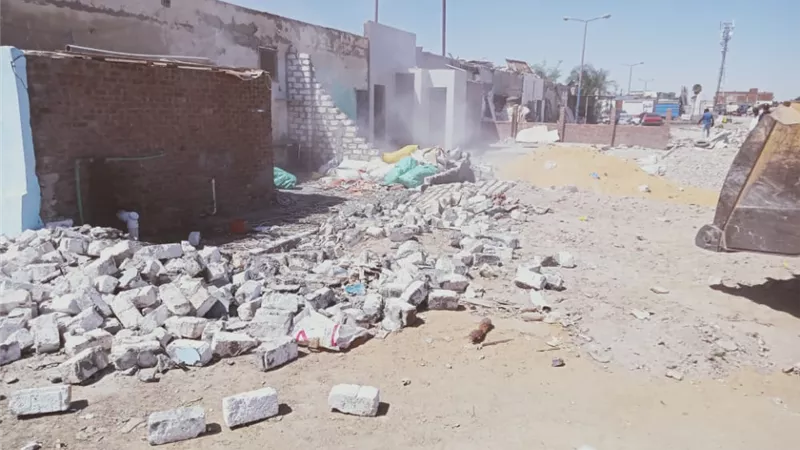 استمرار إزالة الاشغالات بمحلات مدينة الصباح بالسويس