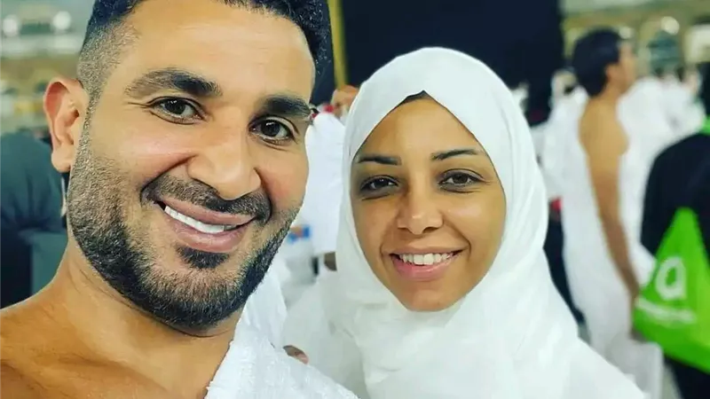احمد سعد يثير الجدل برفقة زوجته بسبب 