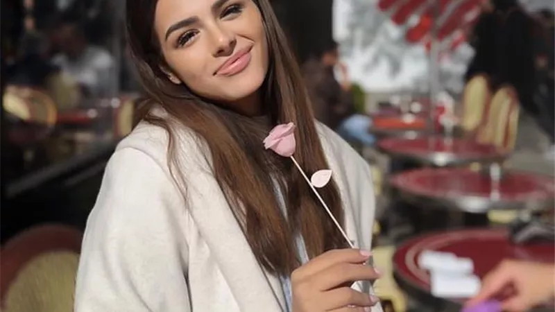 بمكياج ناعم .. هنادى مهنى تلفت الأنظار بملامح هادئة