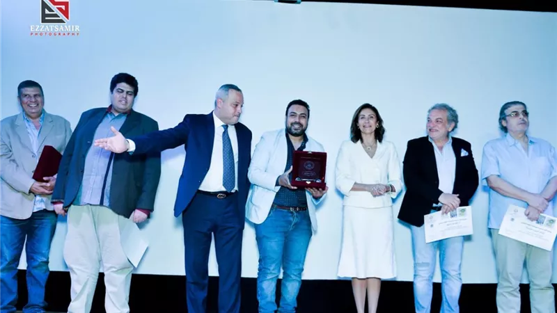 تكريم شادي العناني بإفتتاح الدورة الرابعة من ملتقي أفلام المحاولة