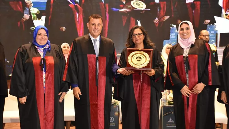 حاسبات عين شمس تحتفل بتخريج الدفعتين الـ 22 و23