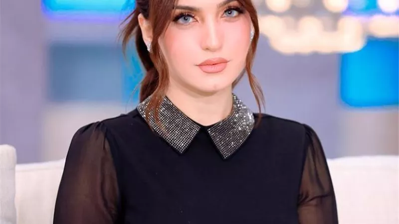 شاهد .. ياسمين عز تشارك جمهورها إطلالة ساحرة .. فيديو
