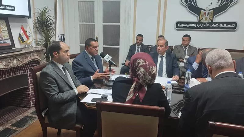 وزير التنمية المحلية يعلن تفاصيل الإعلان عن قانون المحال العامة
