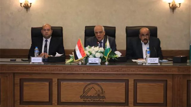 محافظ الجيزة يتابع التجهيزات النهائية لاستقبال العام الدراسي الجديد
