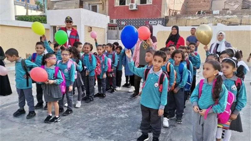 مدارس الإسماعيلية تستقبل تلاميذ أولى ابتدائي بالبلالين و الورود..صور