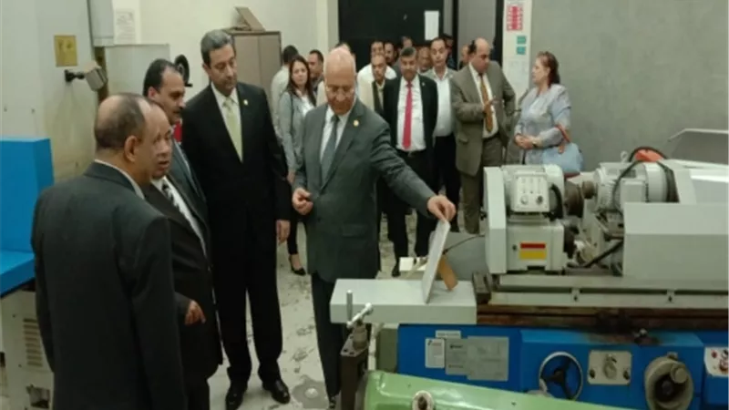 رئيس جامعة بنها يتفقد أعمال التطوير بكلية الهندسة بشبرا