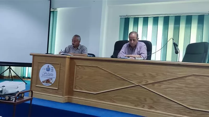 رئيس مدينة الغردقة يعقد اجتماعا لمتابعة أعمال النظافة الدورية