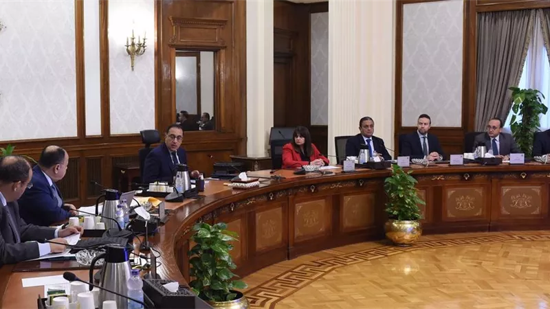 رئيس الوزراء يبحث سبل تحفيز استثمارات المصريين في الخارج