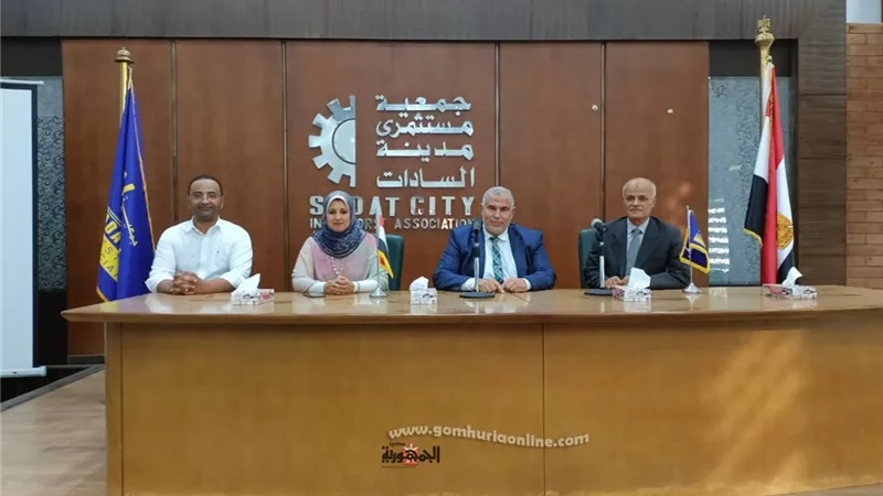 التعليم المزدوج بالمنوفية يقرر تسليم العقود للطلاب بالمدارس وتوثيقها