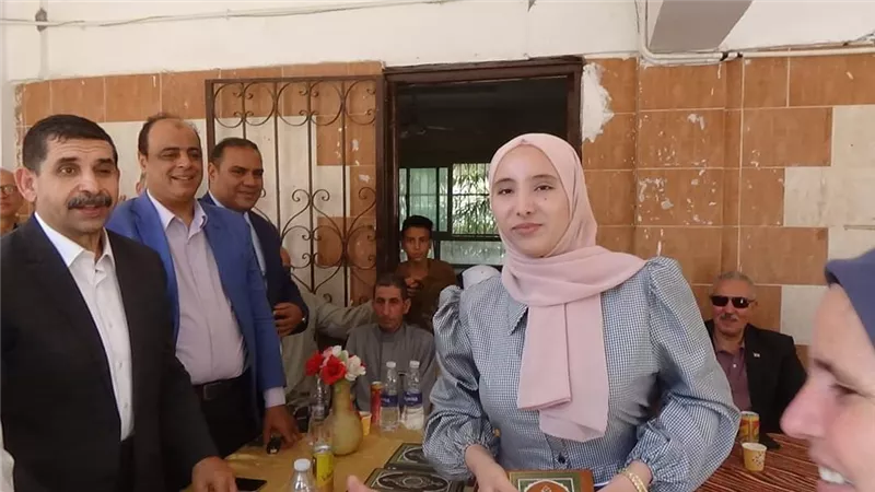 مدير شرق الزقازيق يكرم الطلاب المتفوقين بمدرسه غزالة الثانوية
