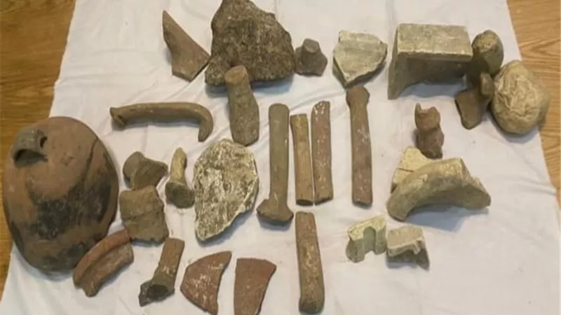 بحوزته أوانى فخارية.. ضبط شخص ينقب عن الآثار أسفل منزله في الغربية