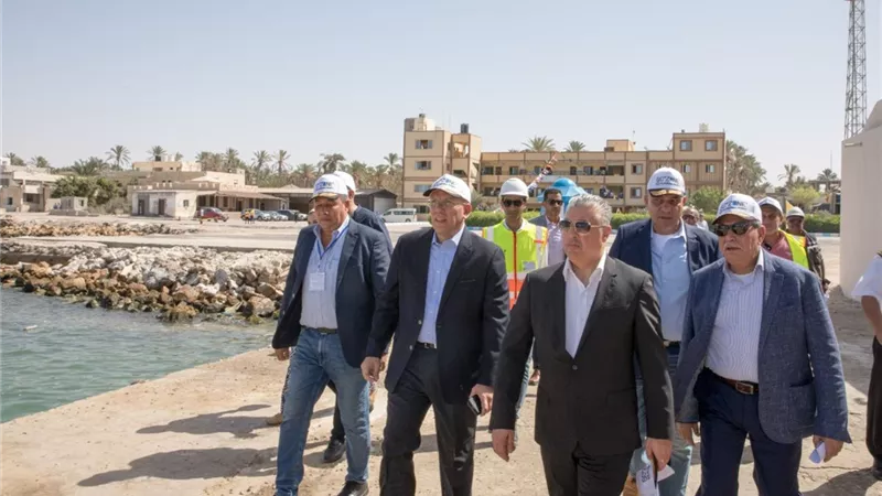 جمال الدين يتفقد أعمال التطوير بميناء العريش ويلتقي شركات المقاولات