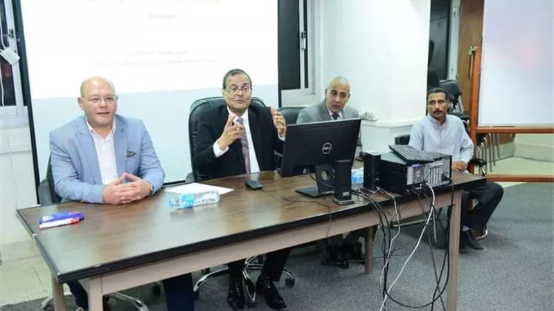 رئيس جامعة سوهاج يشهد ختام ابرنامج تدريبي عن النشر العلمي..صور