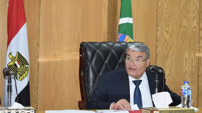 محافظ المنيا يتابع معدلات ونسب تنفيذ مشروعات 