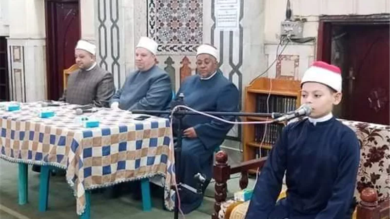 مدير مديرية أوقاف الجيزة يكرم ابن معهد صفانية الأزهري مركز العدوة