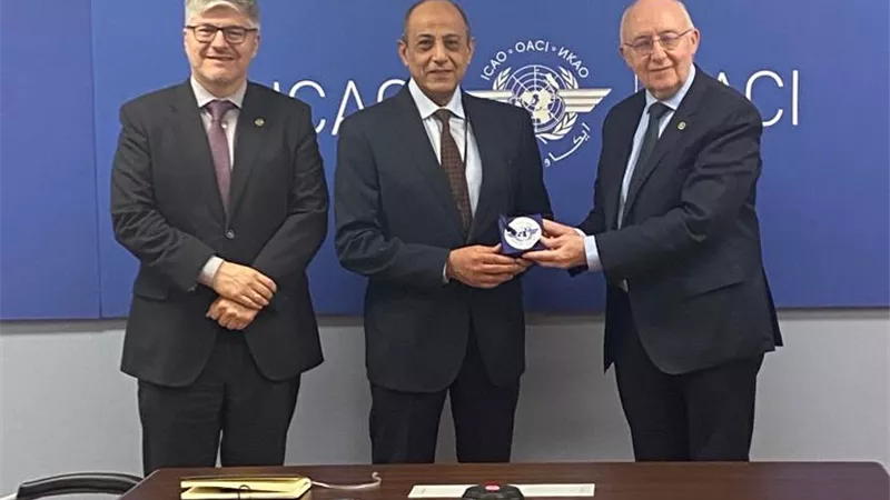 عباس يلتقى رئيس المنظمة الدولية .. ويطلب وضع آليه لمواجهة الأزمات